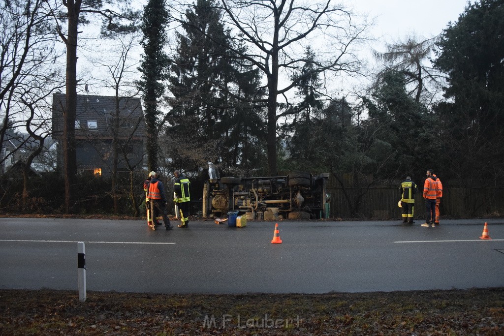 Container LKW umgestuerzt Koeln Brueck Bruecker- Dellbruecker Mauspfad P079.JPG - Miklos Laubert